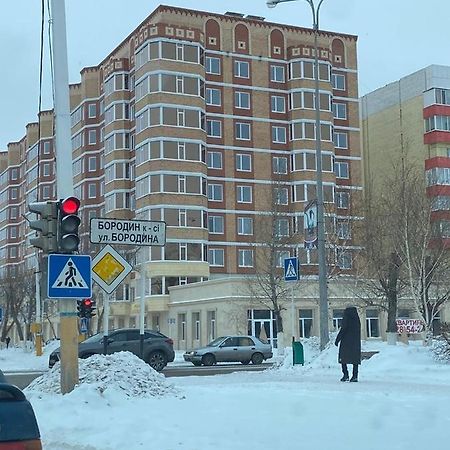 2-Ухкомнатная Современная Новая Квартира В Центре Города Kostanai Exterior foto